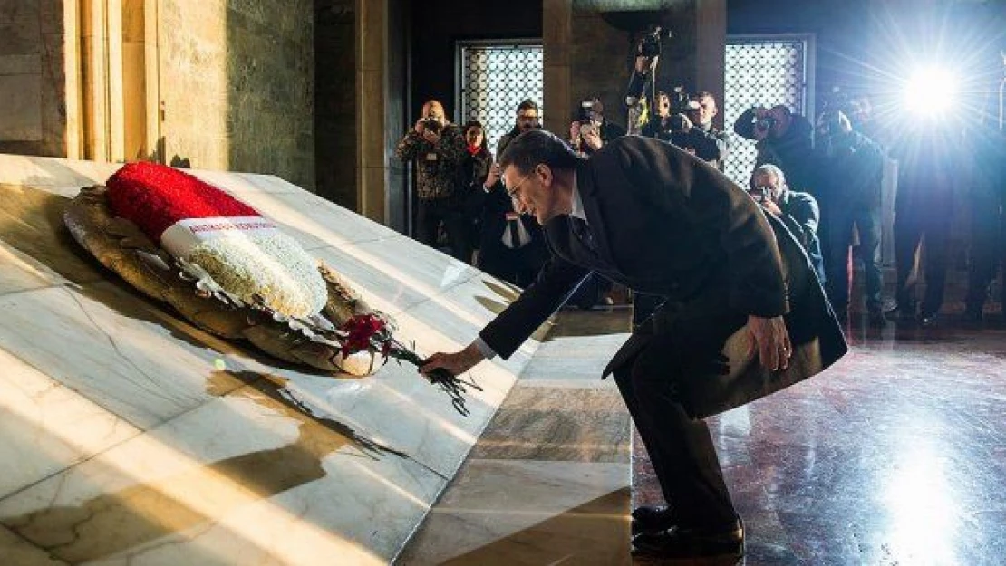 Nobel ödüllü Sancar Anıtkabir'i ziyaret etti