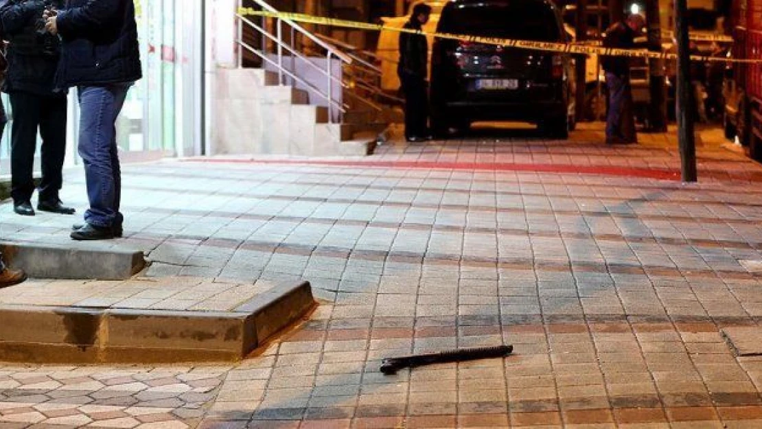Nöbetçi eczaneyi soymaya çalışan kişiler polisle çatıştı