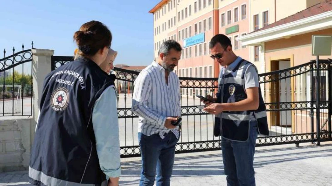 Okulların ilk gününde polis ekipleri güvenli eğitim denetimi yaptı