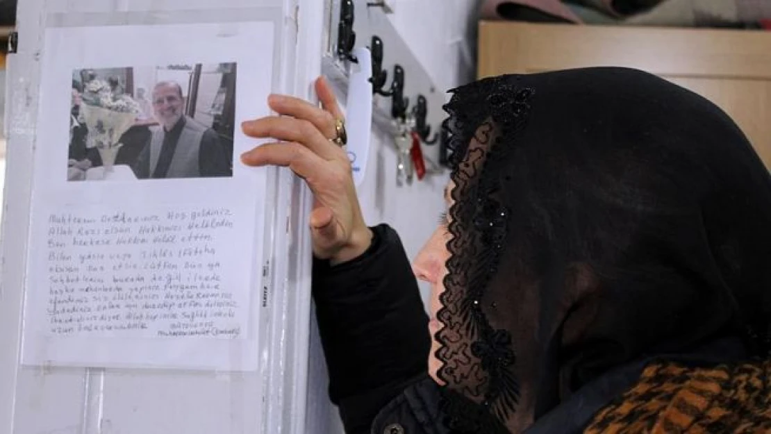 Ölmeden 2 yıl önce taziyesine gelenler için not yazdı