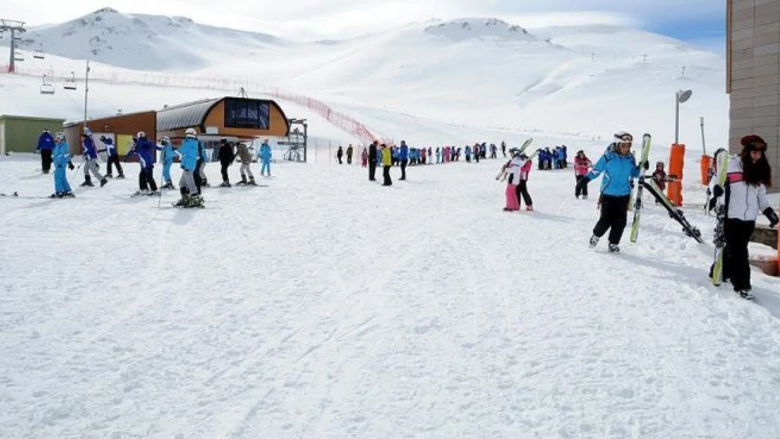 Palandöken'de yerli turistler, Rusları aratmadı