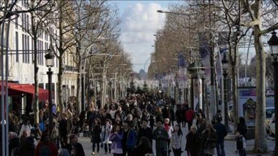 Paris saldırıları seçmeni aşırı sağa kaydırdı