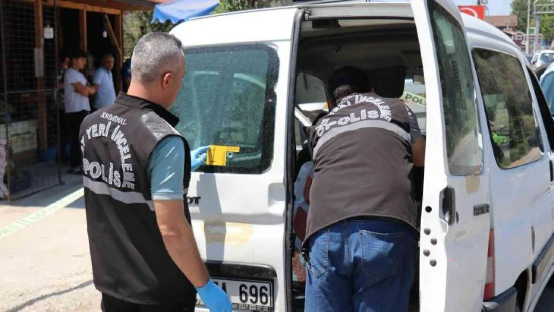 Park halindeki aracın içinde silahlı saldırıya uğradı, ağır yaralandı