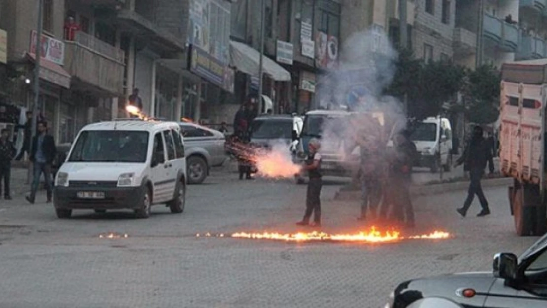 PKK'lıları bölge halkı taşla sopayla kovaladı