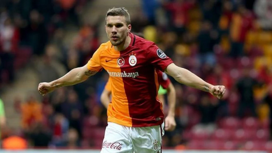Podolski Almanya'da tedavi oluyor