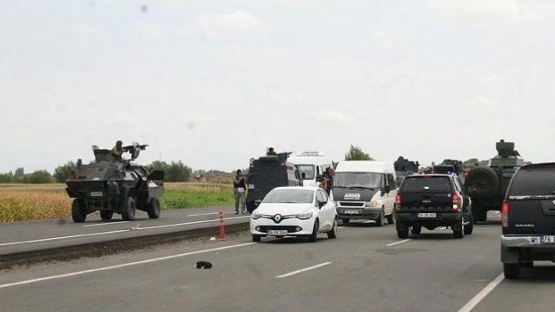 Polis aracının geçişi sırasında patlama