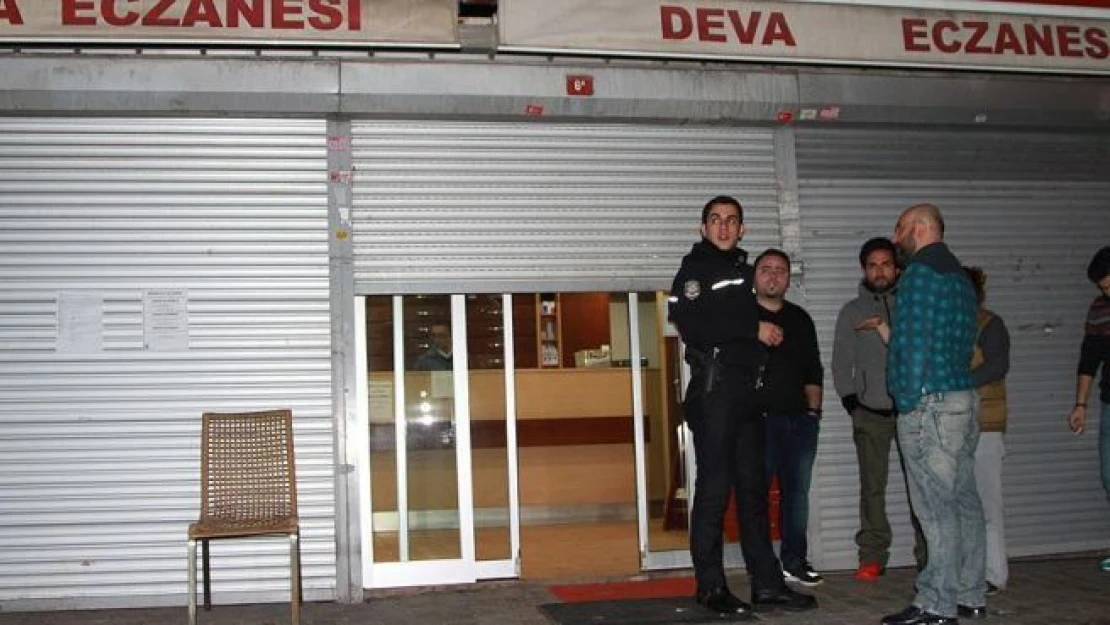 Polis memuru kendisini bıçaklayan kişiyi yaraladı