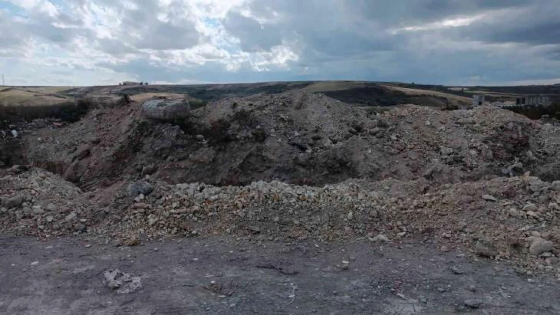 Polisten kaçak döküm alanına hendekli, beton bloklu önlem