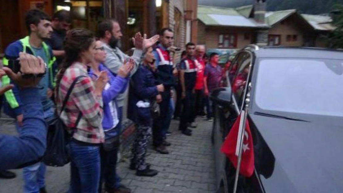 Rize'de Yeşil Yol toplantısında Vali'ye protesto