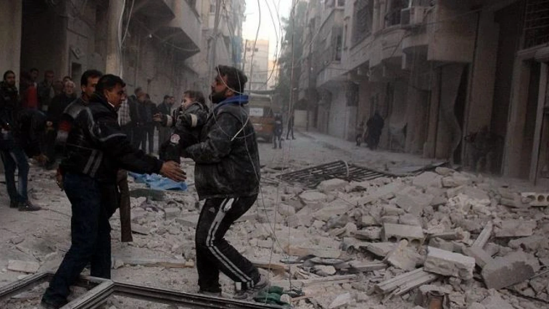 Rus uçakları Halep'te yerleşim yerlerini vurdu: 8 ölü, 17 yaralı