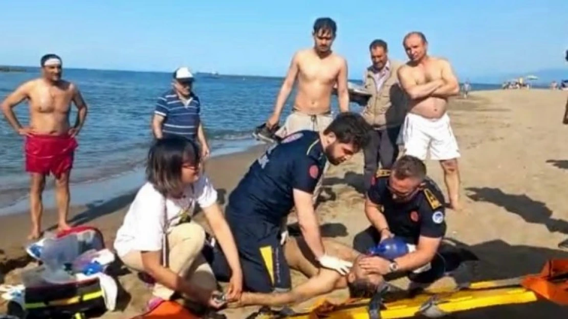 Sakarya'da 3 kişi denizde boğulma tehlikesi geçirdi
