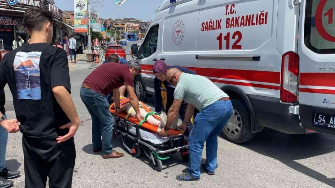 Sakarya'da otomobil ile motosiklet çarpıştı: 2 yaralı