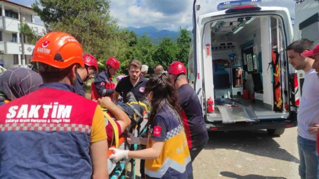 Sakarya'da otomobil şarampole yuvarlandı: 6 yaralı