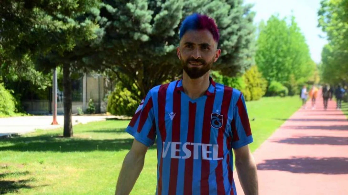 Şampiyonluk gelince saçlarını bordo maviye boyattı