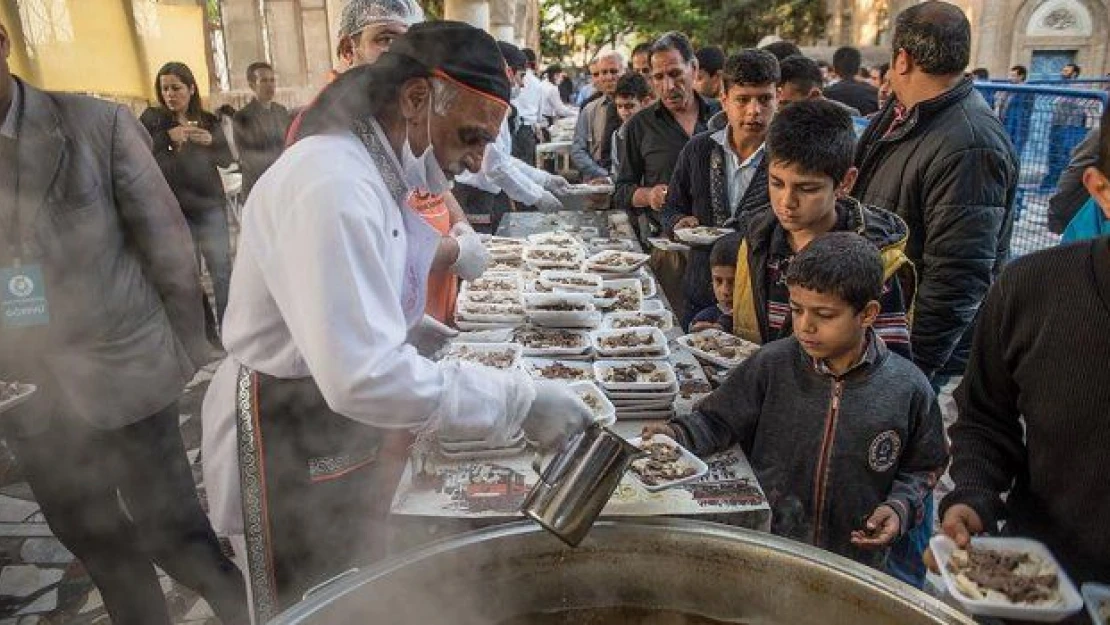Şanlıurfa'da şafak vakti tirit ikramı
