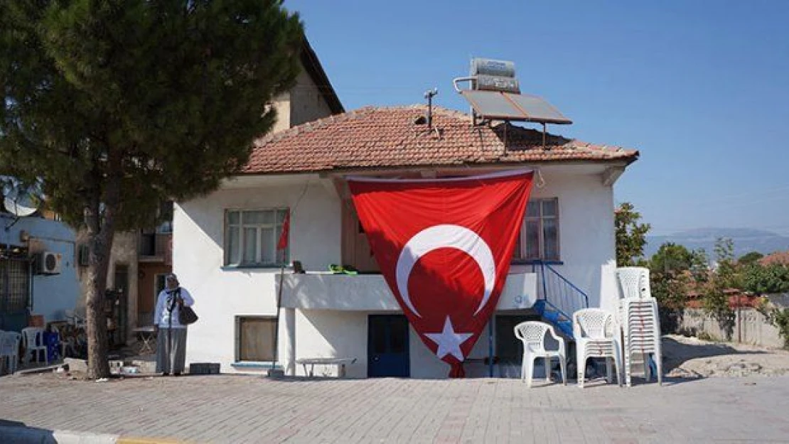 Şehidin evinden bayrağı neden aldılar?