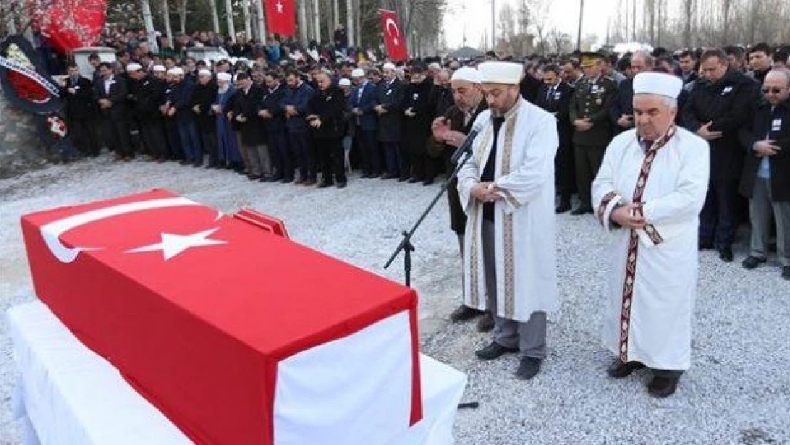 Şehit oğlunun namazını kıldıran imamın zor anları