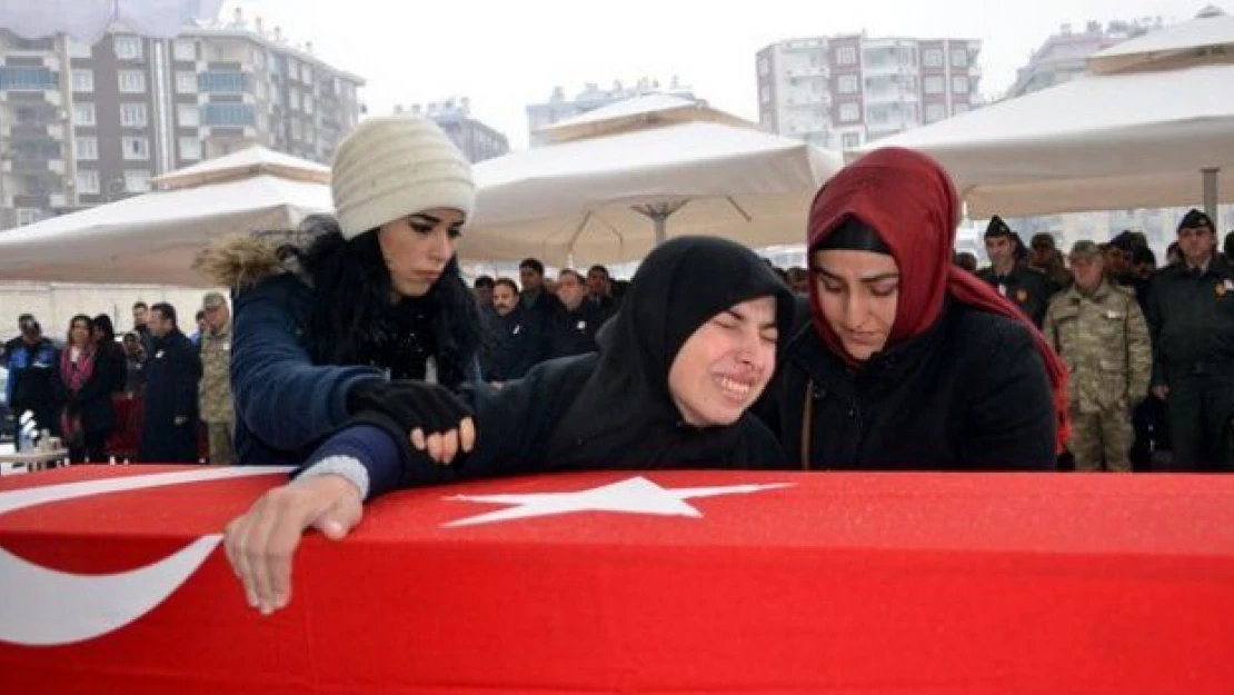 Şehit özel harekat polisinin eşi: Söz vermiştin, beni bırakma!