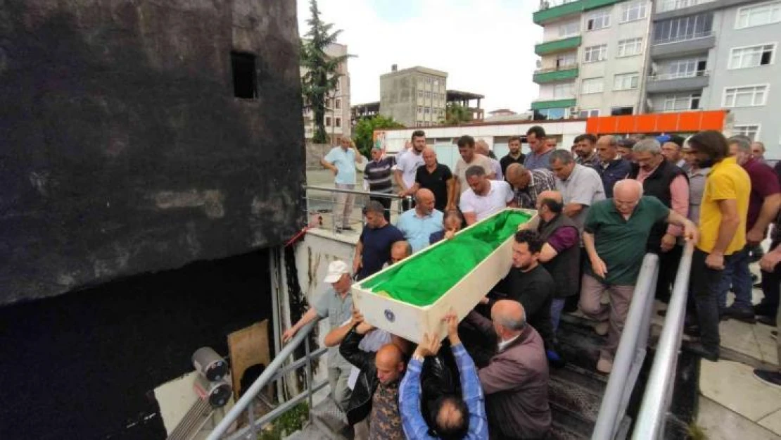 Serinlemek için girdiği Fırtına Deresi'nde boğulan genç son yolculuğuna uğurlandı