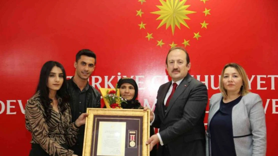 Şırnak'ta şehit ailelerine devlet övünç madalyası takdim edildi