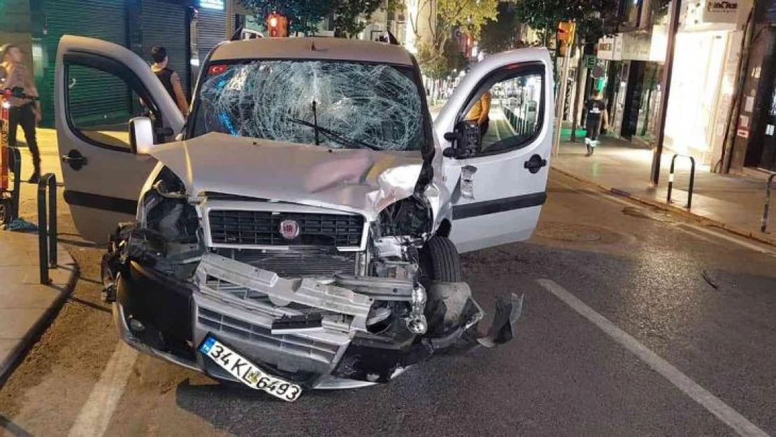 Şişli'de dehşete düşüren kaza: Motosiklet bir yere, sürücü başka yere fırladı