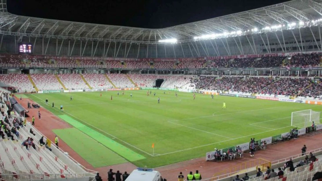 Sivassporlu taraftarlar Slavia Prag maçına ilgi göstermedi