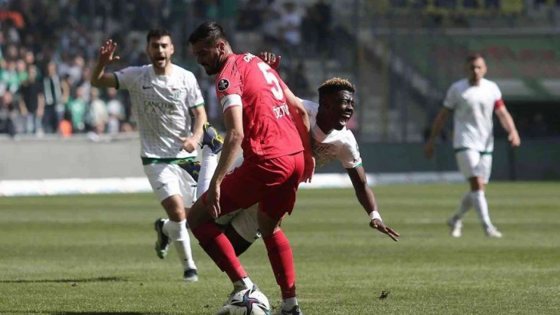 Spor Toto 1. Lig: Bursaspor: 1 - Ümraniyespor: 1 (İlk yarı sonucu)