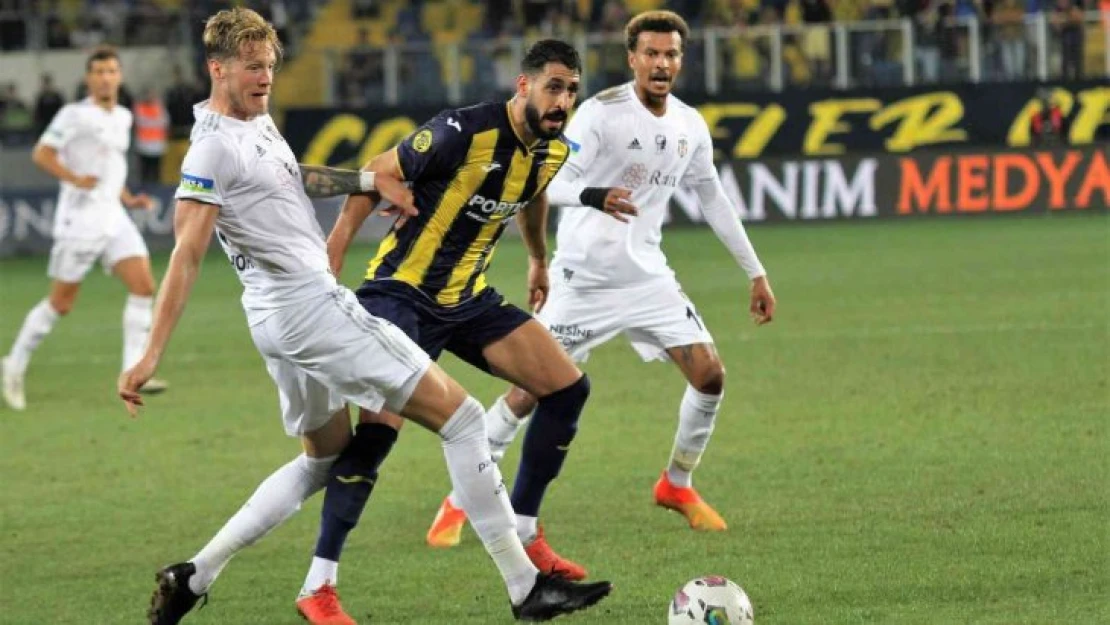 Spor Toto Süper Lig: MKE Ankaragücü: 1 - Beşiktaş: 2 (İlk yarı)