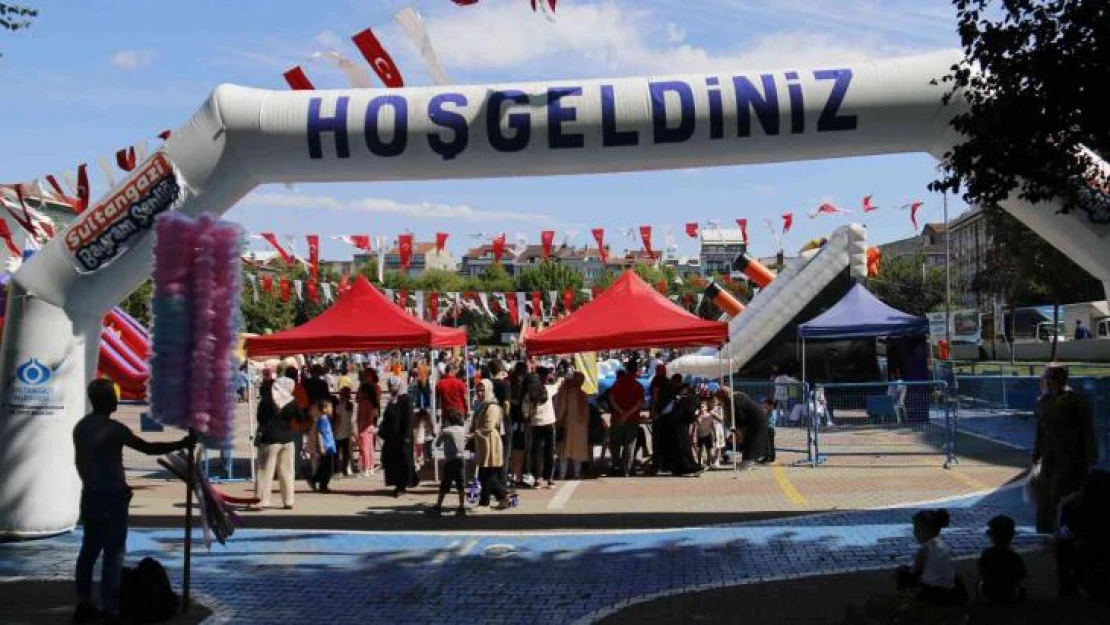 Sultangazi Belediyesi'nden çocuklara çok neşeli bayram şenliği