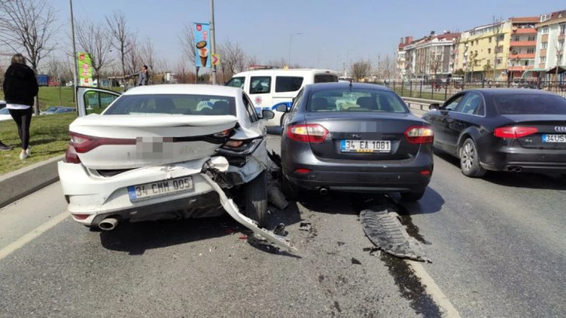 Sultangazi'de zincirleme trafik kazası: 1 kişi yaralandı