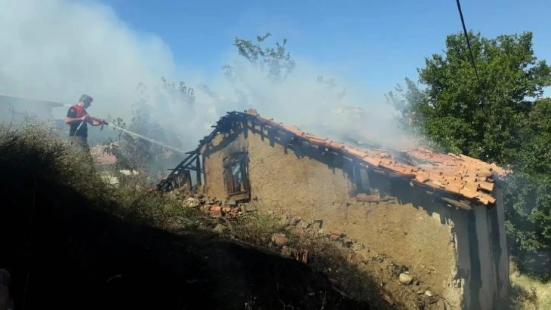 Sungurlu'da boş evde yangın çıktı