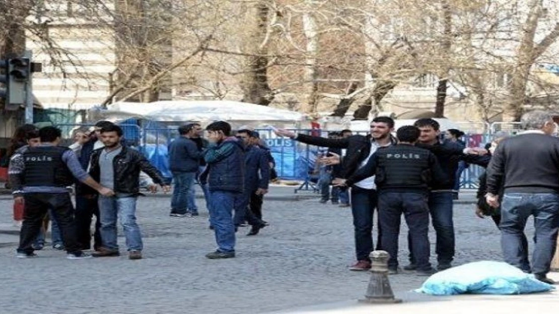 Sur'da yine çatışma çıktı: 2 polis yaralandı, 8 terörist öldürüldü