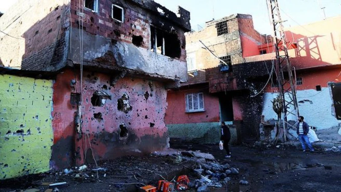 Sur'daki PKK terörü vatandaşları göçe sürükledi