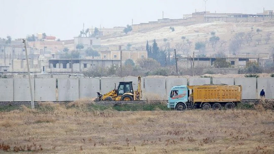 Suriye sınırına 2 kilometrelik güvenlik duvarı örüldü