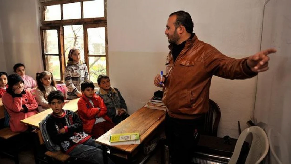 Suriyeli çocuklara gönüllü öğretmenlerden eğitim