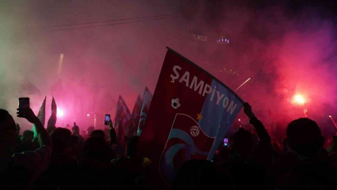 Taksim Meydanı bordo-mavi