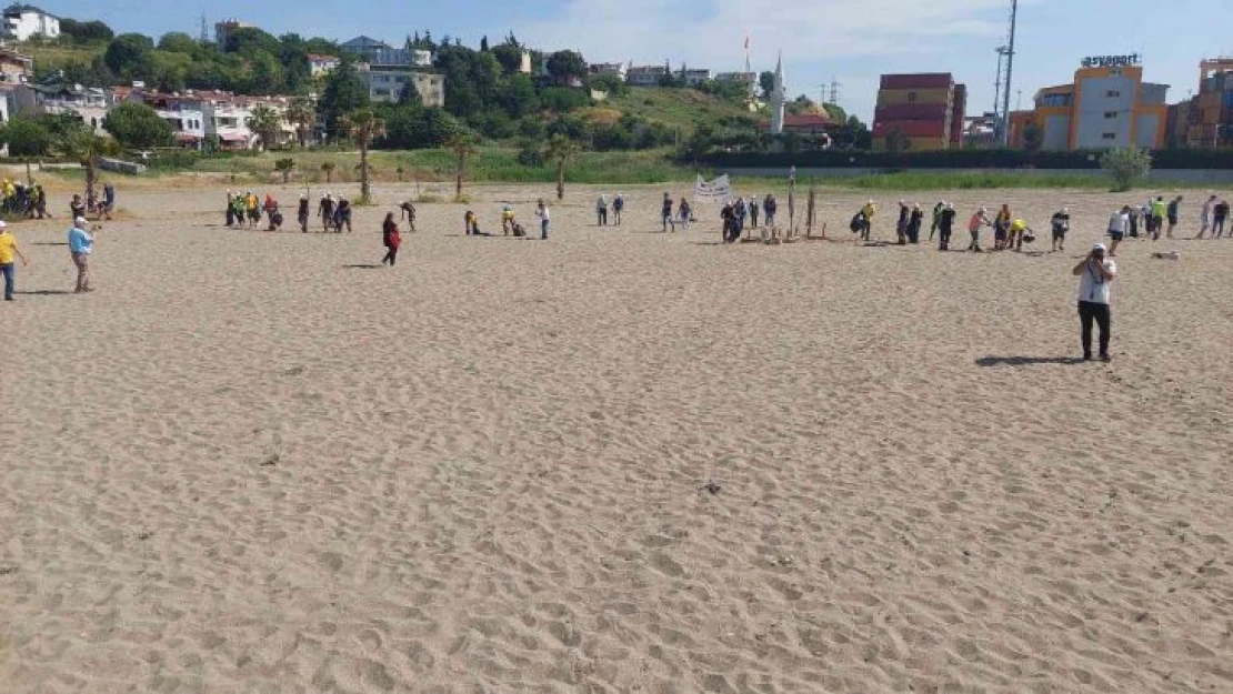 Tekirdağ'da 100 kişi imece usulüyle plajları temizledi