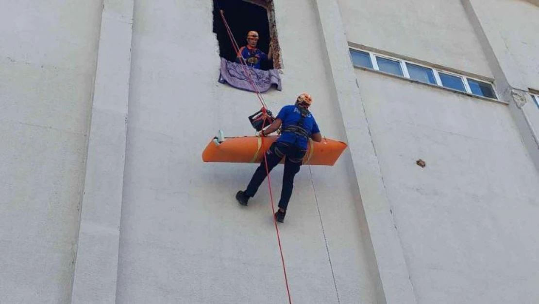 Tekirdağ'da nefes kesen deprem tatbikatı: Şarköy 7.4'le sallandı ortalık karıştı