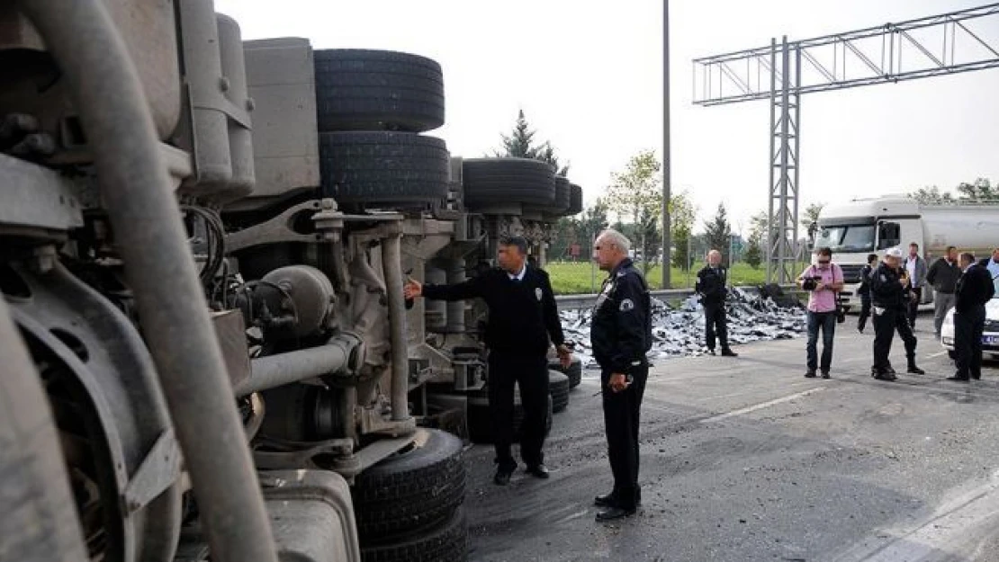 TEM Otoyolu ulaşıma kapandı