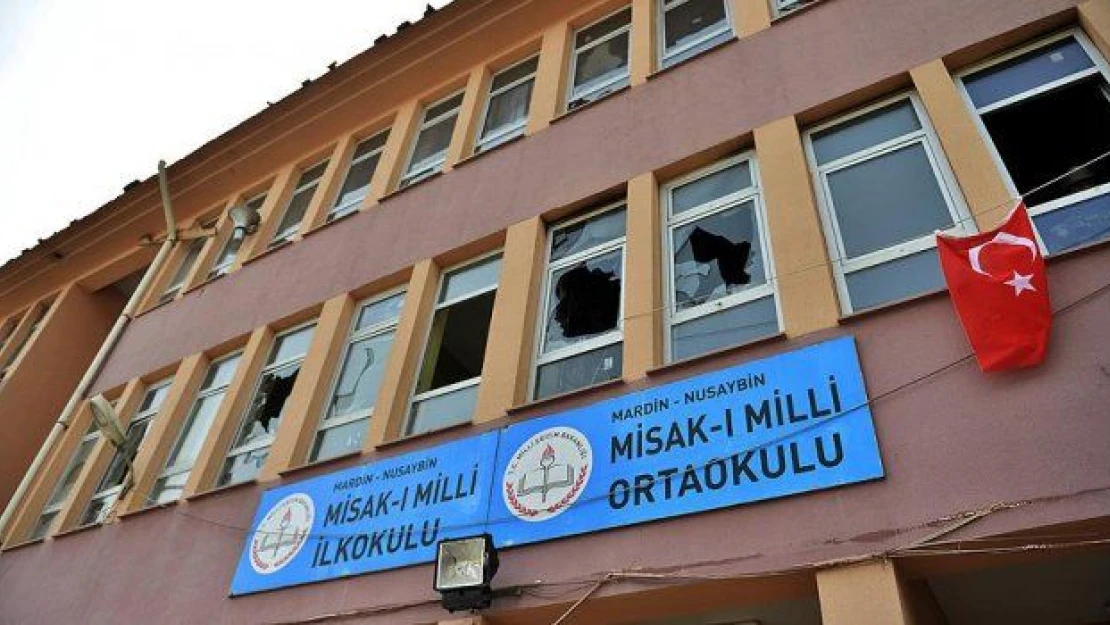 Teröristler üs gibi kullandıkları okulu ateşe verdi