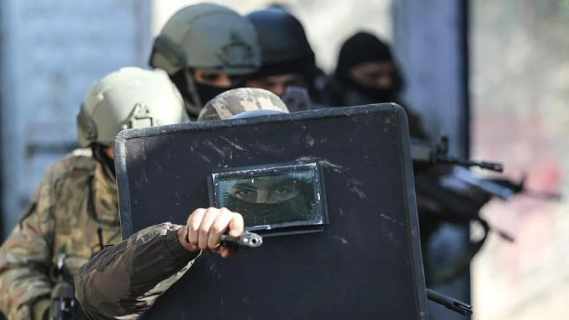 Teröristlerin kaçırdığı polis memuru operasyonla kurtarıldı