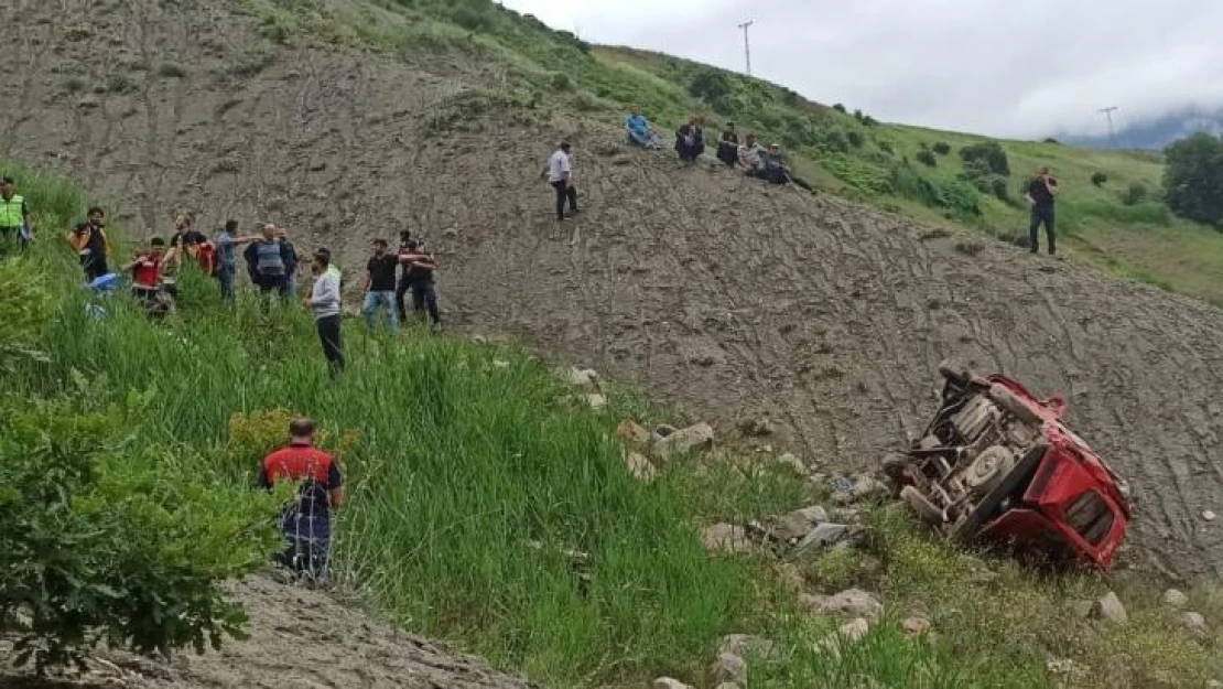 Tokat'ta minibüs kazasında ölen 4 kişinin kimlikleri tespit edildi