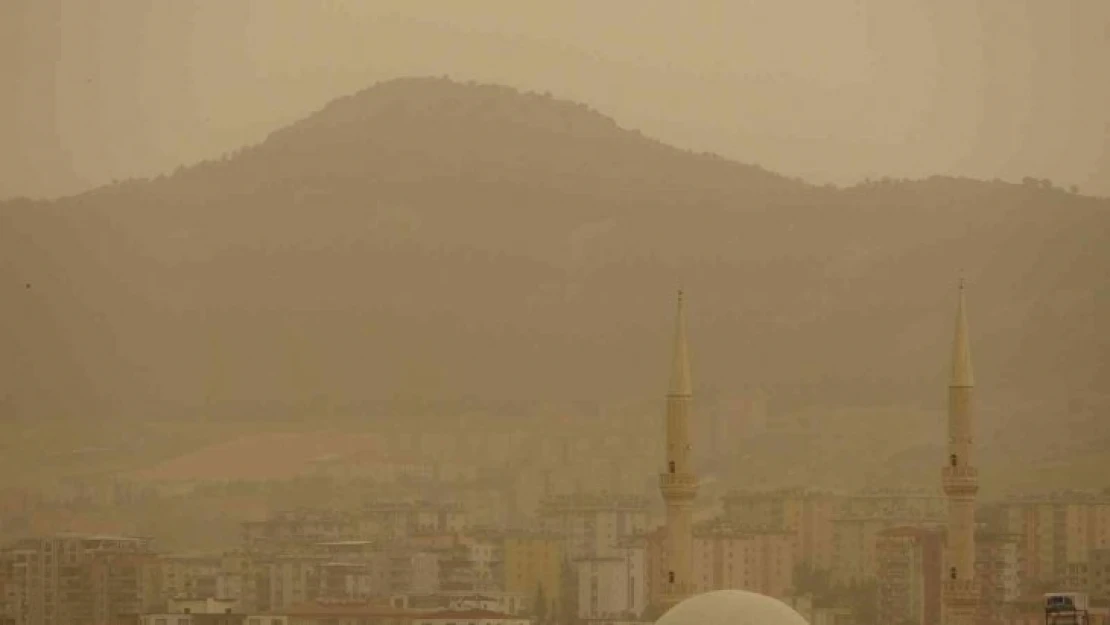 Toz bulutu Adıyaman'ı etkisi altına aldı