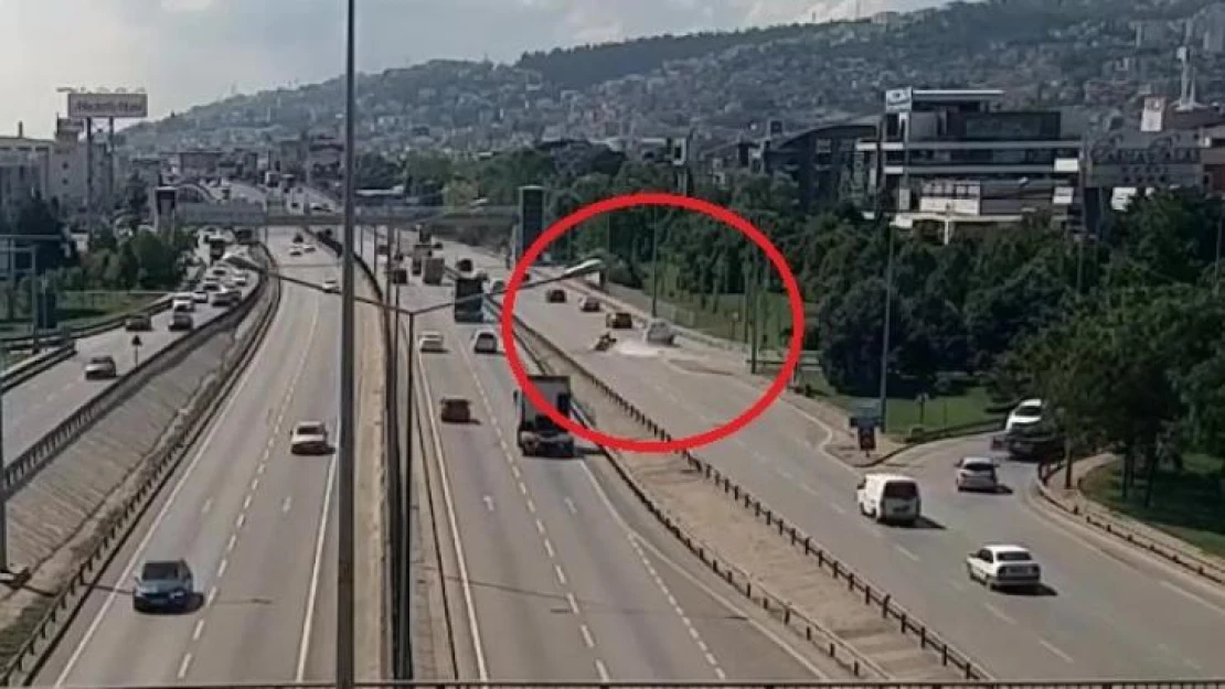 Trafik polisinin yaralandığı kaza anı kamerada