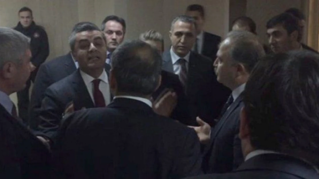 TRT'de 'atanmışla seçilmişlerin' kavgası yaşandı (VİDEO)