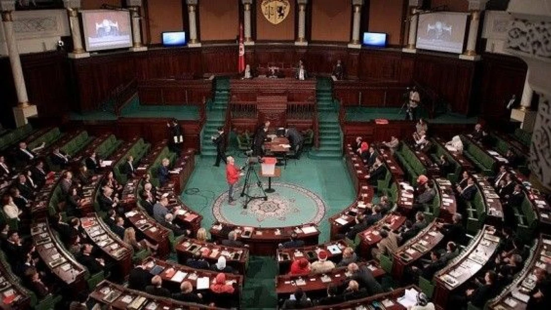 Tunus'ta iktidar partisinin 32 milletvekili istifa etti