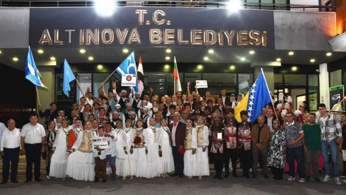 Türk Dünyası Altınova'da buluştu