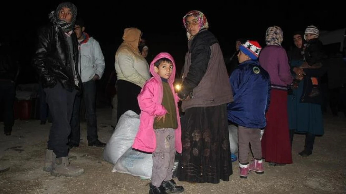 Türkiye'ye sığınan 230 Suriye'li Şanlıurfa'daki çadır kente gönderildi