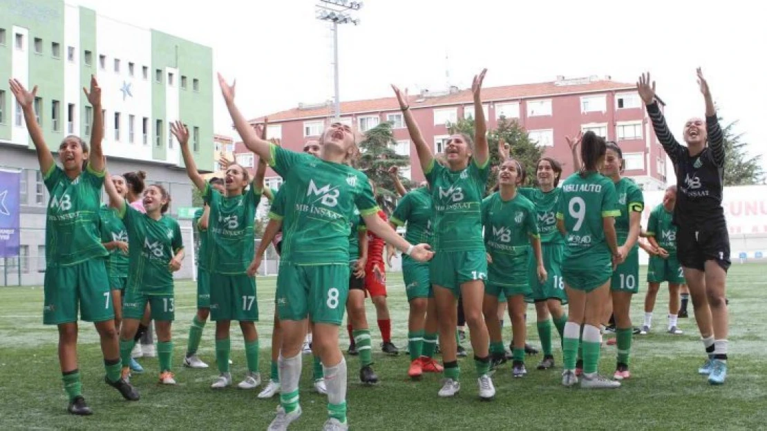 U17 Genç Kızlar Zafer Kupası finalinde Altın Lig Kupası'nı Ümraniye Dudulluspor kazandı