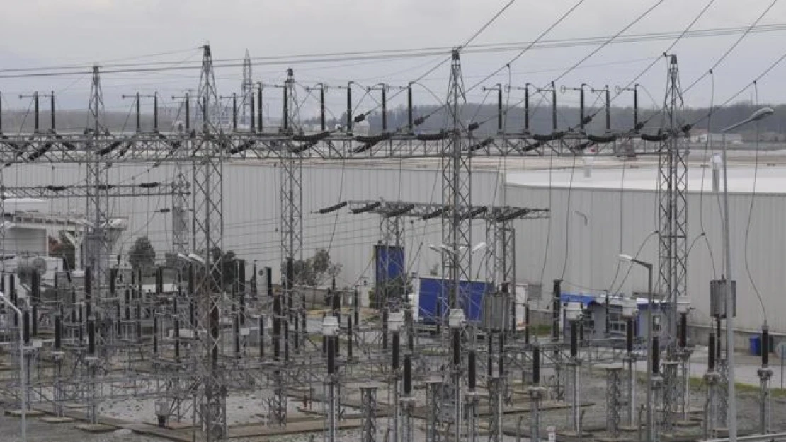 Ukrayna Kırım'a enerji akışını kesti